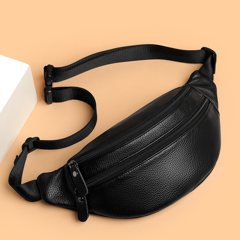 Férfi bőrből készült Chest bag, első réteg szarvasmarha bőrből, poliészter bélés, 2025 nyár, mindennapi használat