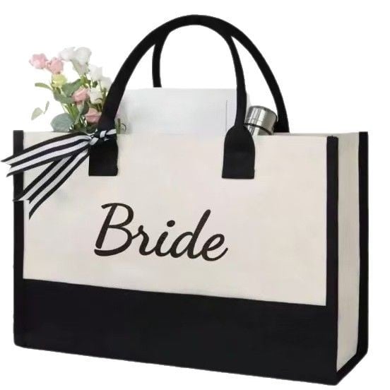 Drobės tote krepšys nuotakai ir pamainoms su pritaikytu logotipu; sandėlis + individualizavimas; dugnas ir šonai; UV skaitmeninė spauda ir serigrafinė spauda; svoris 250 g