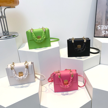 Utcai stílusú PU anyagú négyszögletes női válltáska, tavasz 2024, zárócsapos zár