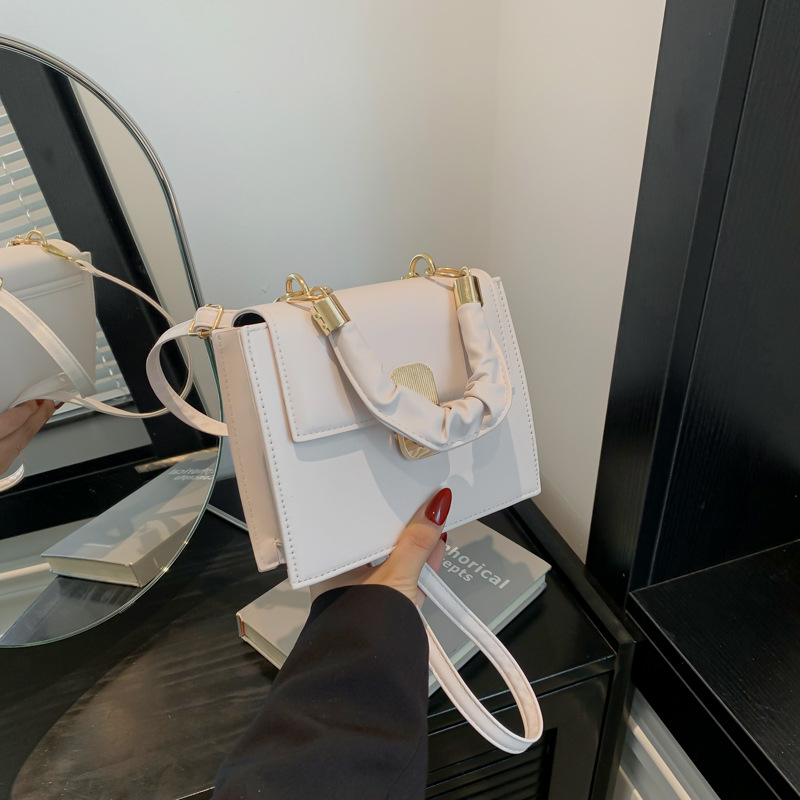 Utcai stílusú PU anyagú négyszögletes női válltáska, tavasz 2024, zárócsapos zár