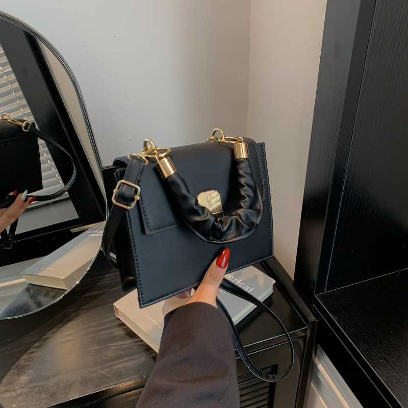 Utcai stílusú PU anyagú négyszögletes női válltáska, tavasz 2024, zárócsapos zár