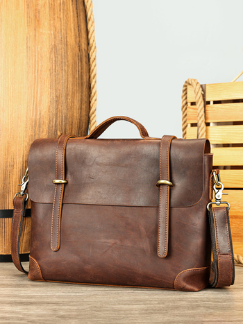 Férfi crossbody táska valódi bőrből | első réteg marhahúrból; kopásálló; egyszínű dizájn; poliészter bélés