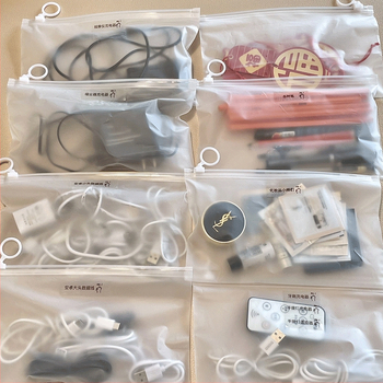 Geantă organizare cabluri de date, încărcătoare și căști — design modern minimalist; Material: Altul; Nu este importat