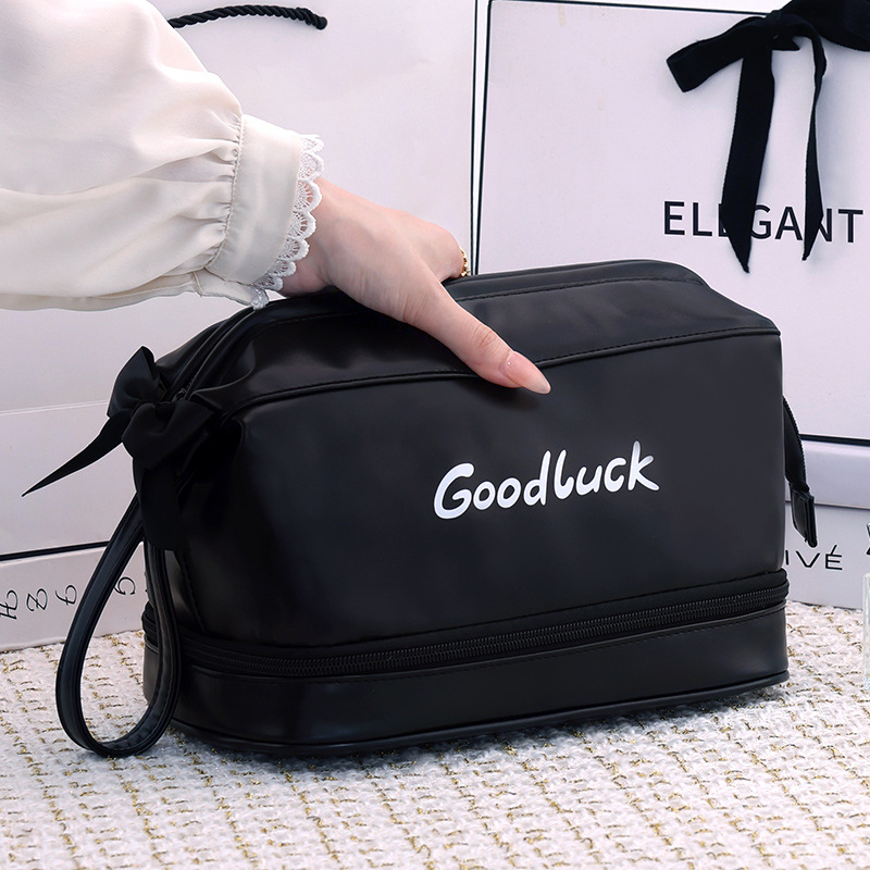 Kozmetikai táska kettős rekeszes kialakítással, PU külső, poliészter bélés, vízálló