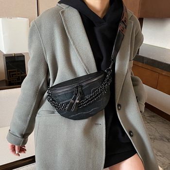 PU női deréktáska — Koreai stílusú crossbody válltáska széles pánttal, cipzáros záródás, belső cipzáras zseb, poliészter bélés