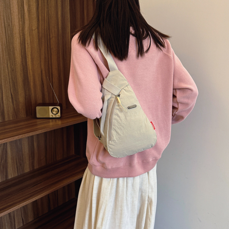 Nailoninis pečių krepšys Crescent stiliaus su užtrauktuku, kišenė telefonui, vertikalus kvadrato formos