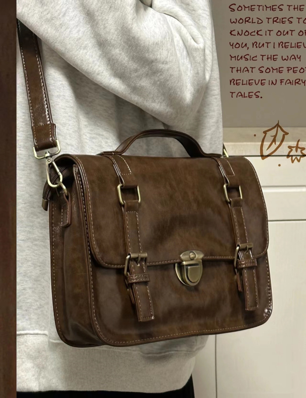 Őszi-téli vintage csatolt messenger táska, JK egyenruha ihletésével, mindennapi iskolai és iroda használatra, PU anyag, pamut bélés, fedős nyitás, szezon: Winter 2022