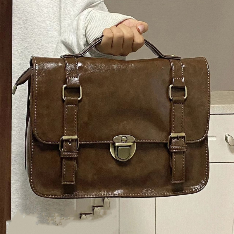 Őszi-téli vintage csatolt messenger táska, JK egyenruha ihletésével, mindennapi iskolai és iroda használatra, PU anyag, pamut bélés, fedős nyitás, szezon: Winter 2022