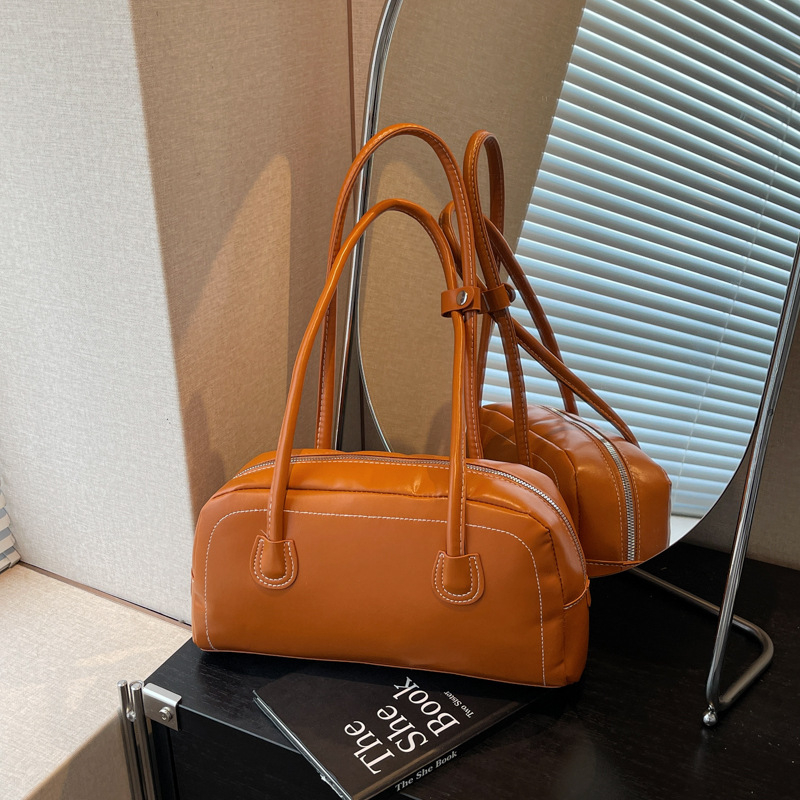 PU чанта във форма възглавница с цип, подплата полиестер, стил градска простота, ежедневна употреба, Пролет 2025