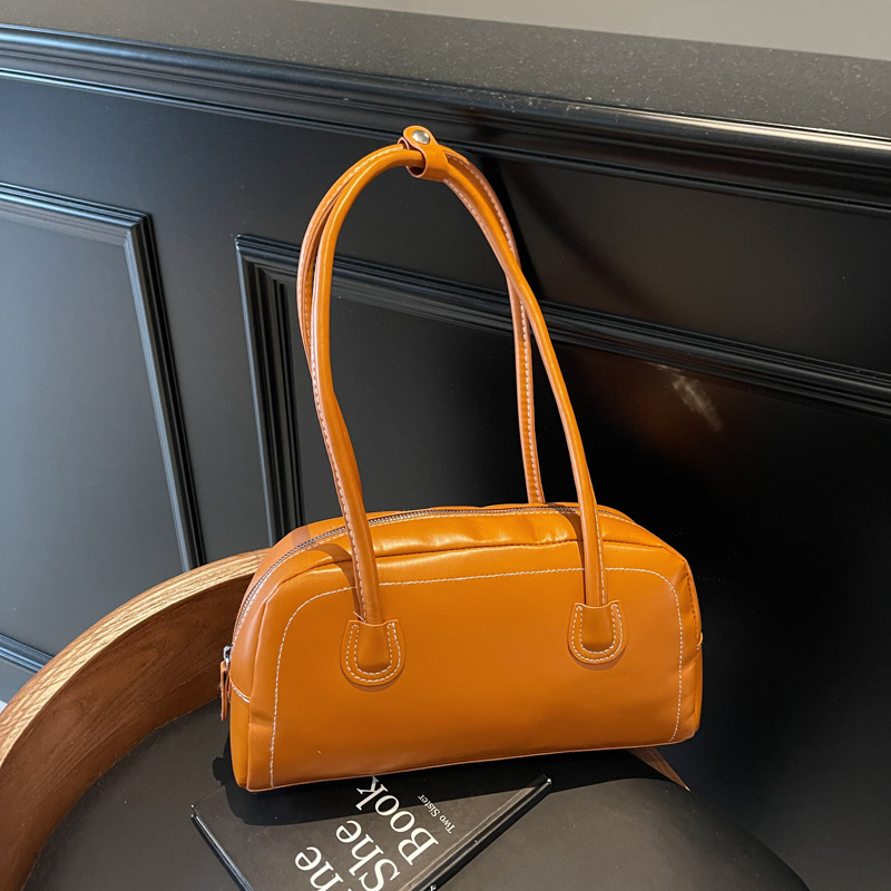 PU чанта във форма възглавница с цип, подплата полиестер, стил градска простота, ежедневна употреба, Пролет 2025