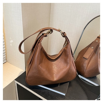 Γυναικεία tote τσάντα – street trend στιλ, PU υλικό, οριζόντιο τετράγωνο σχήμα, φερμουάρ, επένδυση πολυεστέρα