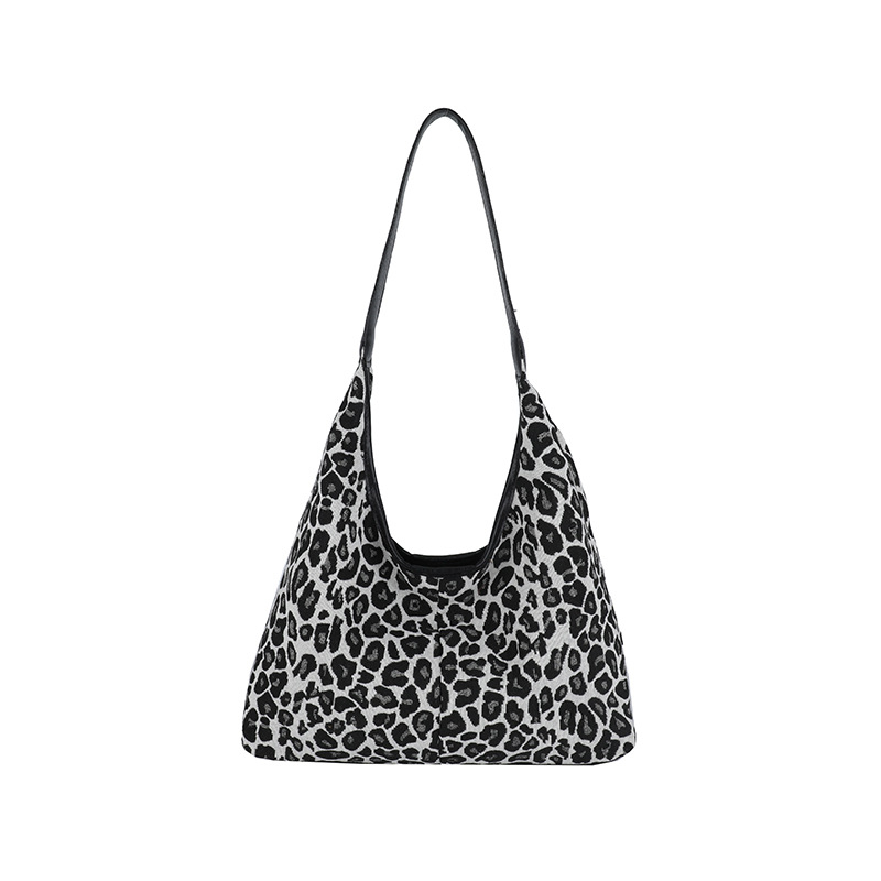 Leopard mintás vászontáska tote, vertikális négyzetes siluettel, mágneses zárás, poliészter bélés