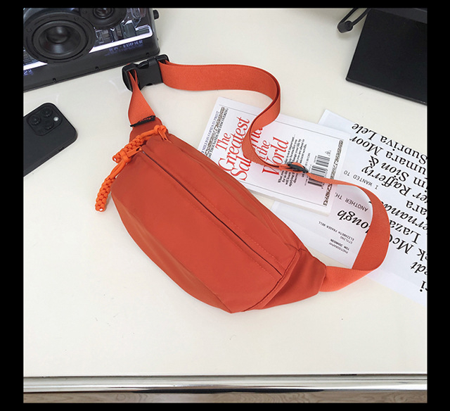 Nailona crossbody soma, rāvējslēdzējs, telefona kabatā, ielu modē, pavasaris 2025
