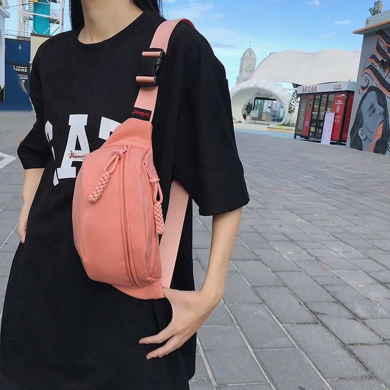 Nailona crossbody soma, rāvējslēdzējs, telefona kabatā, ielu modē, pavasaris 2025