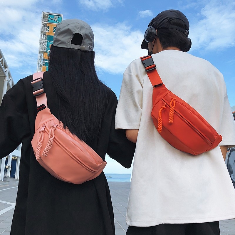 Nylonból készült keresztpántos válltáska, cipzáras nyitás, telefontartó zseb, utcai divat, tavasz 2025