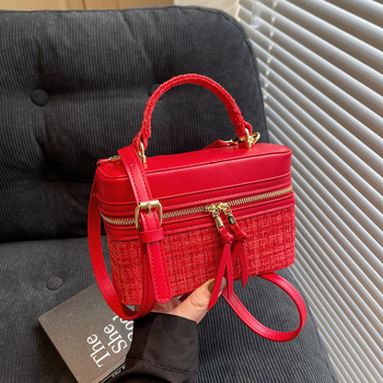 Unisex crossbody τσάντα, πλεκτή κατασκευή, οριζόντιο τετράγωνο σχήμα, φερμουάρ, επένδυση πολυεστέρα