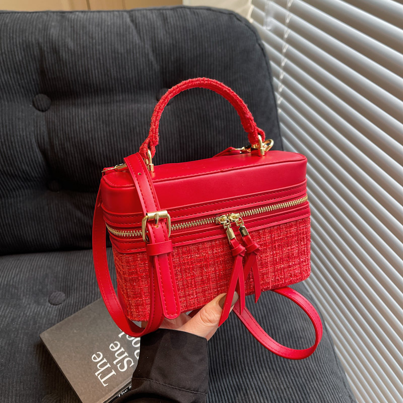 Geantă crossbody unisex, construcție împletită, formă orizontal pătrată, închidere cu fermoar, căptușeală poliester