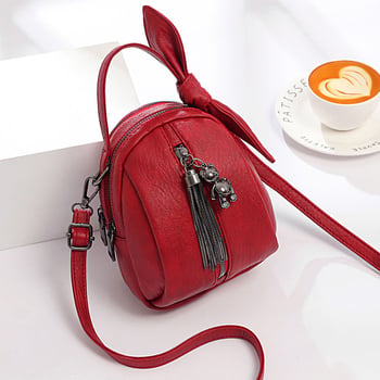Mini PU crossbody torba, oblik kante, zatvarač, najlonska podstava i unutarnji sloj.