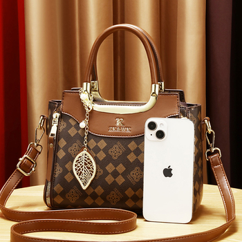 Moteriška crossbody rankinė, PVC medžiaga, daržovių krepšio stiliaus, vertikali kvadrato formos, užtrauktukas