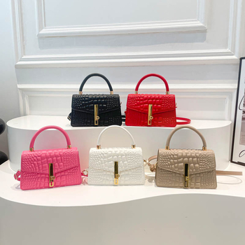 PU crossbody torba, gradski minimalistički stil, horizontalni kvadratni oblik, zaključavanje na bravu, unutarnja pretinica za telefon