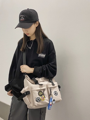 Unisex torba preko ramena u street stilu — najlon, horizontalni kvadratni oblik, otvaranje uz pomoć vrpce i kopče, skriven džep sa zipom