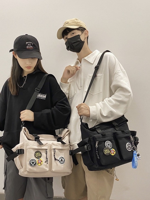 Unisex torba preko ramena u street stilu — najlon, horizontalni kvadratni oblik, otvaranje uz pomoć vrpce i kopče, skriven džep sa zipom