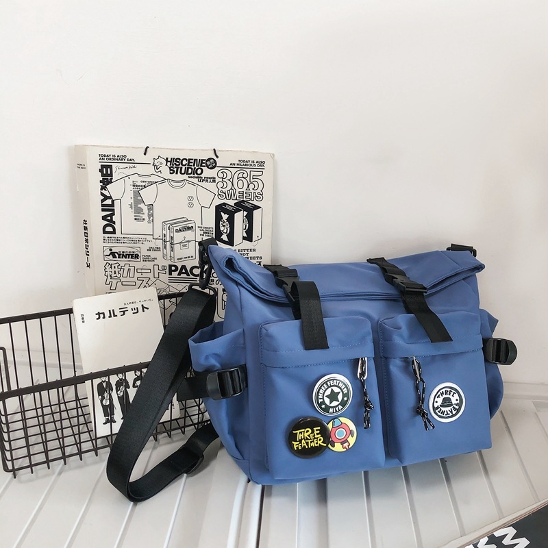 Unisex torba preko ramena u street stilu — najlon, horizontalni kvadratni oblik, otvaranje uz pomoć vrpce i kopče, skriven džep sa zipom