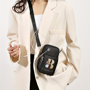 Diagonális keresztpántos telefontáska nylon külsővel, poliészter bélés, cipzáras nyitás, függőleges négyzet alakú forma, egy vállpánttal