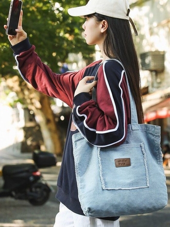 Denim torba za rame s kutijastim oblikom, zatvaračem, poliesterom podstavom, džepovi za telefon, ID i kameru
