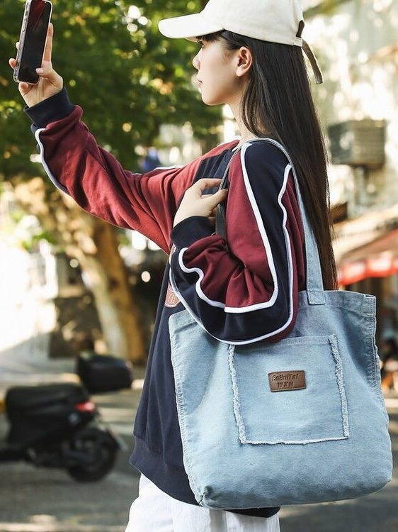 Denim torba za rame s kutijastim oblikom, zatvaračem, poliesterom podstavom, džepovi za telefon, ID i kameru