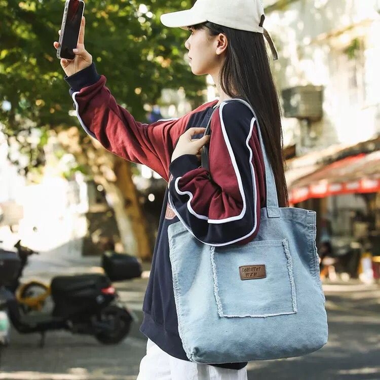 Denim torba za rame s kutijastim oblikom, zatvaračem, poliesterom podstavom, džepovi za telefon, ID i kameru