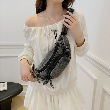 Γυναικεία τζιν τσάντα — Αστική Απλότητα, Υλικό: Τζιν, Άνοιγμα με φερμουάρ, Εσωτερική θήκη με φερμουάρ, Επένδυση Πολυεστέρα