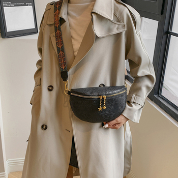 Τσάντα crossbody με ανάγλυφο ρετρό floral σχέδιο, μεγάλη χωρητικότητα, μονό ιμάντα (Υλικό: PU, Κλείσιμο: φερμουάρ, Εσωτερική θήκη με φερμουάρ, Εσωτερική επένδυση: πολυεστέρας, Σκληρότητα: Μεσαίο-Σκληρό)