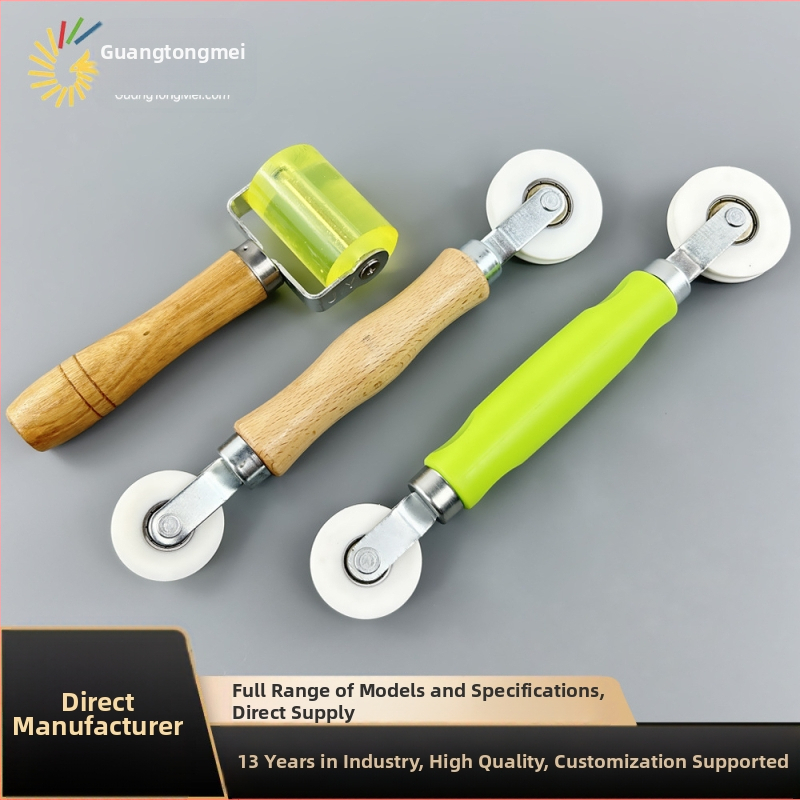 Ролка за притискане на LED лента с дървена дръжка — PVC корпус, GTM, 110 г