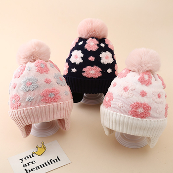 Zimska dječja pletena kapa s cvjetnim uzorkom, zaštita za uši, podstavljena fleeceom, pom-pom