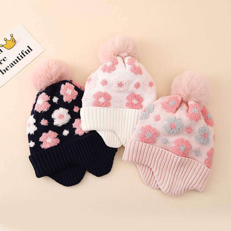 Zimska dječja pletena kapa s cvjetnim uzorkom, zaštita za uši, podstavljena fleeceom, pom-pom