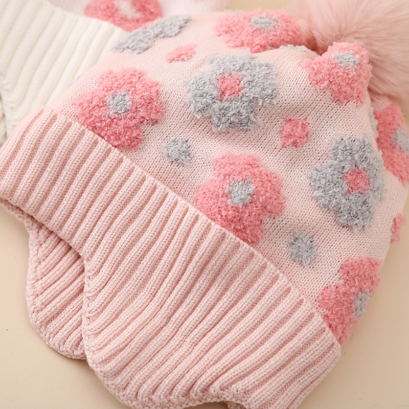 Zimska dječja pletena kapa s cvjetnim uzorkom, zaštita za uši, podstavljena fleeceom, pom-pom