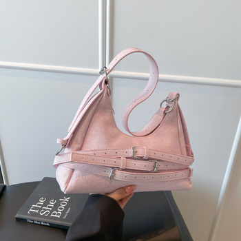 Τσάντα ώμου από PU σε σχήμα μαξιλαριού με καπάκι, κλείσιμο με φερμουάρ, εσωτερική επένδυση από νάιλον