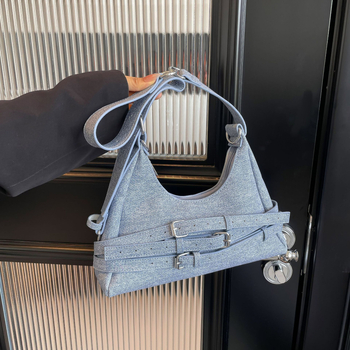 Τσάντα ώμου από PU σε σχήμα μαξιλαριού με καπάκι, κλείσιμο με φερμουάρ, εσωτερική επένδυση από νάιλον