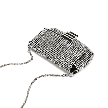 Τσάντα ώμου με διαμαντοκοσμητικά στοιχεία, crossbody σε οριζόντιο τετράγωνο σχήμα, κλειστό άνοιγμα, επένδυση πολυεστέρα, εσωτερική θήκη ID, καλοκαίρι 2024