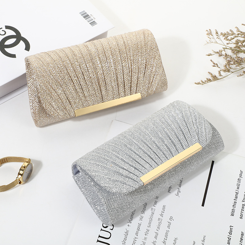 Γυναικεία βραδινή τσάντα με παγιέτες και πλισέ, αλυσίδα στον ώμο, μοτίβο μάρμαρο, πολυεστέρας με σατέν επένδυση, κλείσιμο με λουκέτο