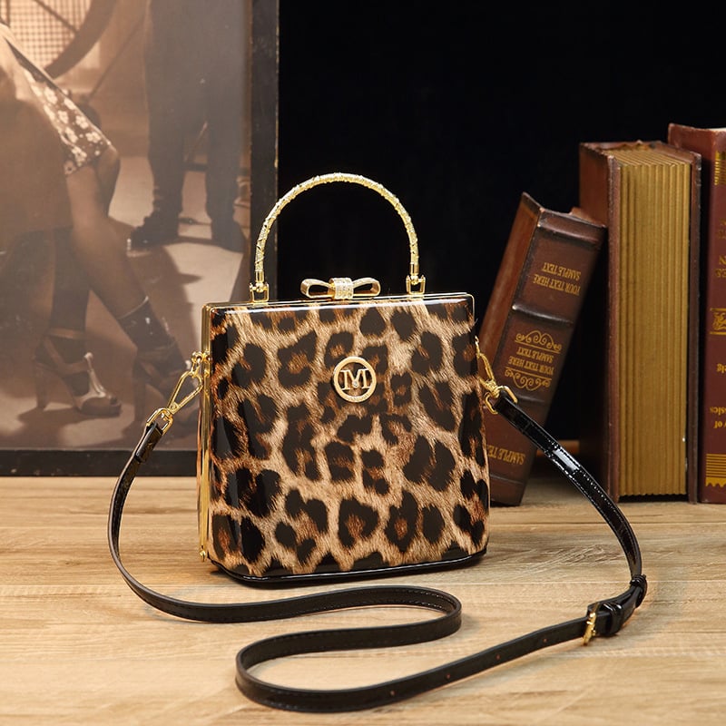 Geantă bucket cu clips, în stil Kelly, material PU, siluetă verticală pătrată, închidere clapetă, căptușeală nylon