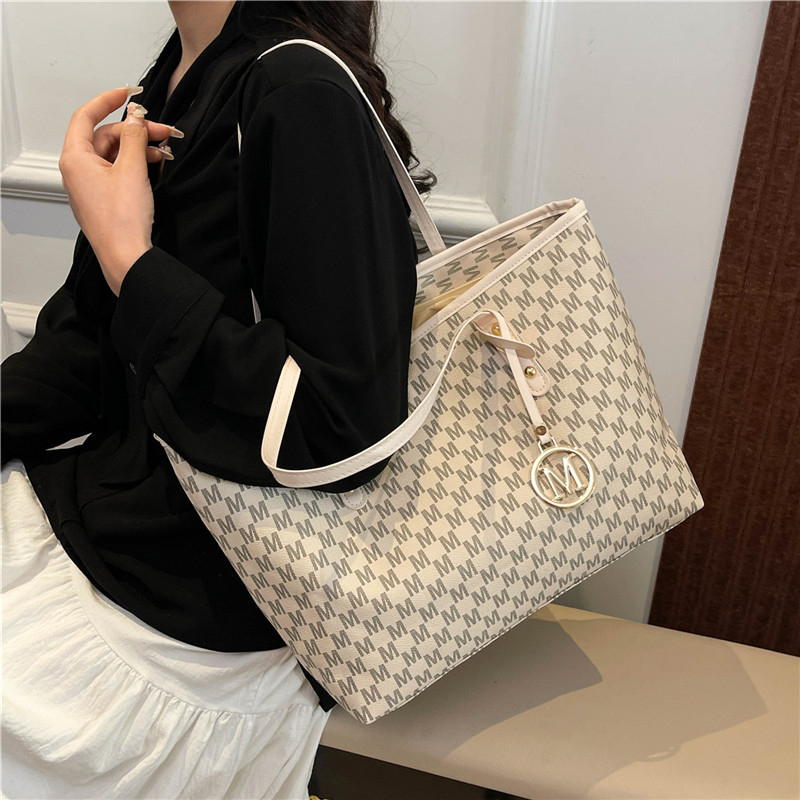 Torba za ramena tipa tote, ulični stil, PU materijal, horizontalni kvadratni oblik, zatvaranje zipom, podstava od poliestera