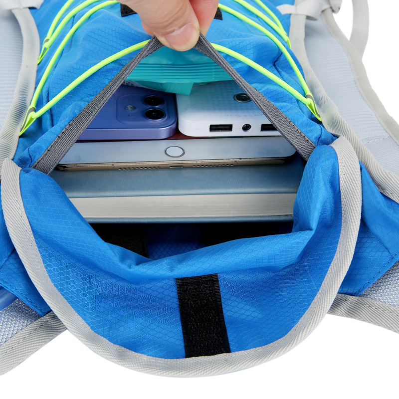 Sportinė kuprinė žygiams ir dviračiams – nailono išorė, poliesterio pamušalas, išlenkti pečių diržai, ultraleid, lengvinanti apkrovą