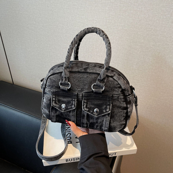 Denim ovalna crossbody torba, street style, zatvaranje na zip, džep sa zipom, poliester podstava, proljeće 2025
