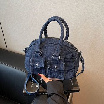 Denim ovalna crossbody torba, street style, zatvaranje na zip, džep sa zipom, poliester podstava, proljeće 2025