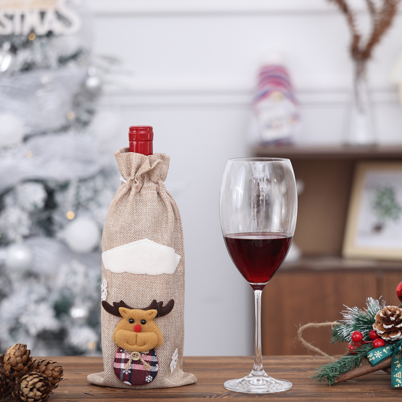 Audinio vyno buteliuko dėklas su sniego žmogeliuku – stalų dekoras iš audinio; stiliai: mielas, vakarietiškas, lengvas prabangos akcentas