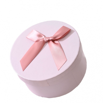 Yalin Подаръчна кутия с рози, карамфили и маргаритки – сапунени цветя