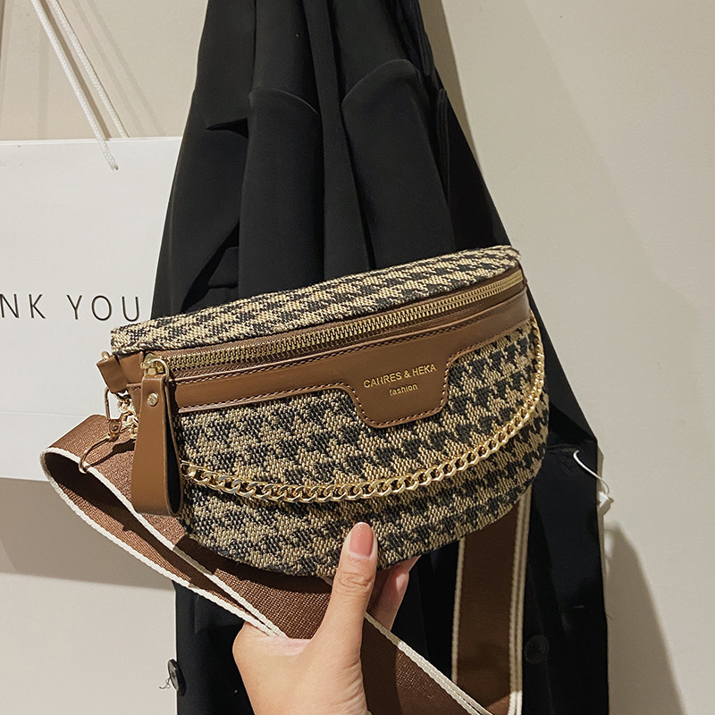 Ženska platnena crossbody torba, ulični stil, zatvarač, unutarnji patch džep, proljeće 2025