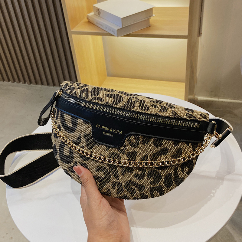 Ženska platnena crossbody torba, ulični stil, zatvarač, unutarnji patch džep, proljeće 2025